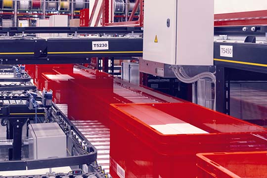 Bef&ouml;rderung auf Rollenbahnen.